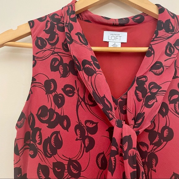 ANN TAYLOR LOFT Silk Red Black Floral Print Sleeveless Blouse Women’s 2/XS - Picture 3 of 5